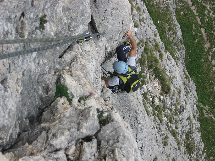 IMG_2700.JPG - Ci si alza su roccia buona