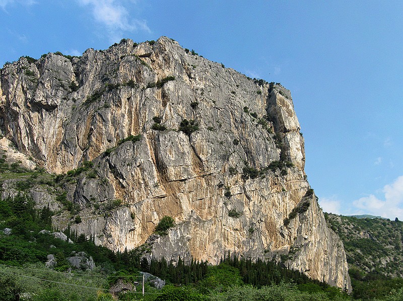 IMG_0065-Panorama_small.jpg - Uno sguardo sulla bella parete del Colodri