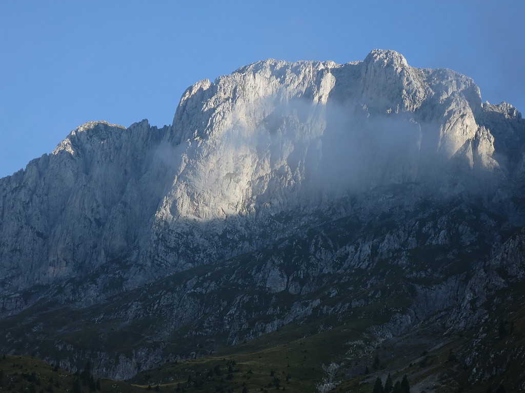 IMG_1629.JPG - Acora sulla Bramani in Presolana per recuperare una corda rimasta incastrata.Al mattino il meteo è stupendo ma ... dura poco