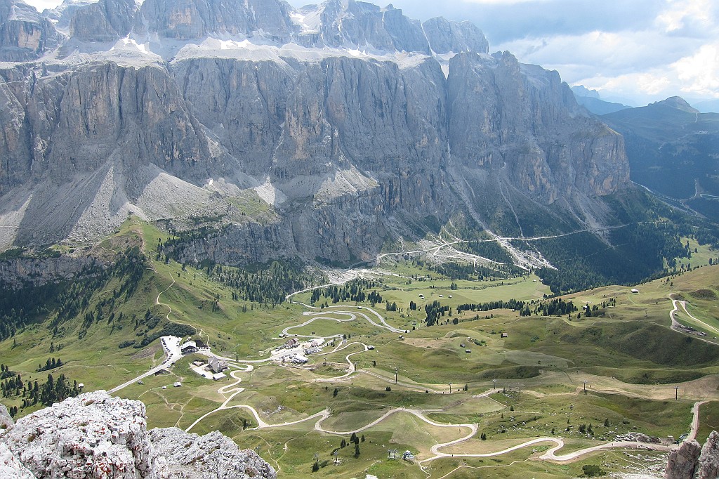 IMG_0182.JPG - Panorama sul passo Gardena