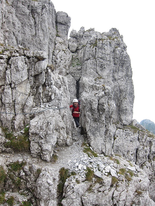 IMG_3365.JPG - Discesa lunga seguendo la ferrata