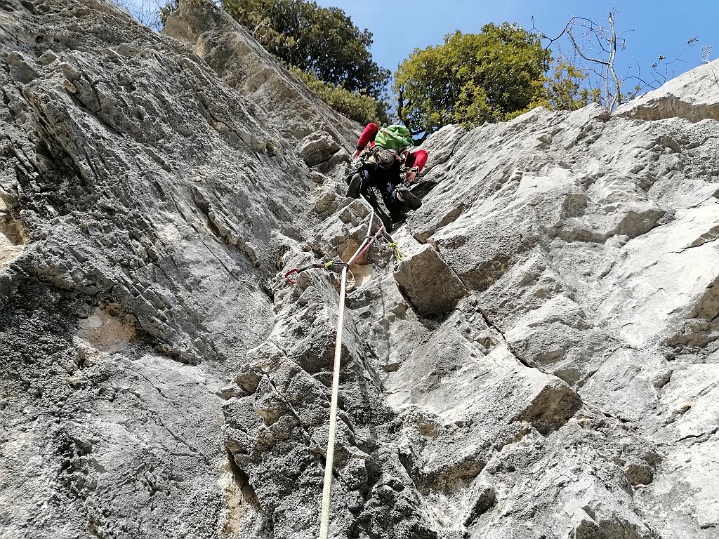 IMG_20190223_120829.jpg - Tratto di roccia grigia