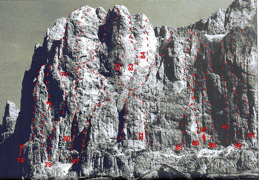 Parete.jpg - La parete Ovest della Croda di Re Laurino. La via Eisenstecken è la 85 nello schizzo.