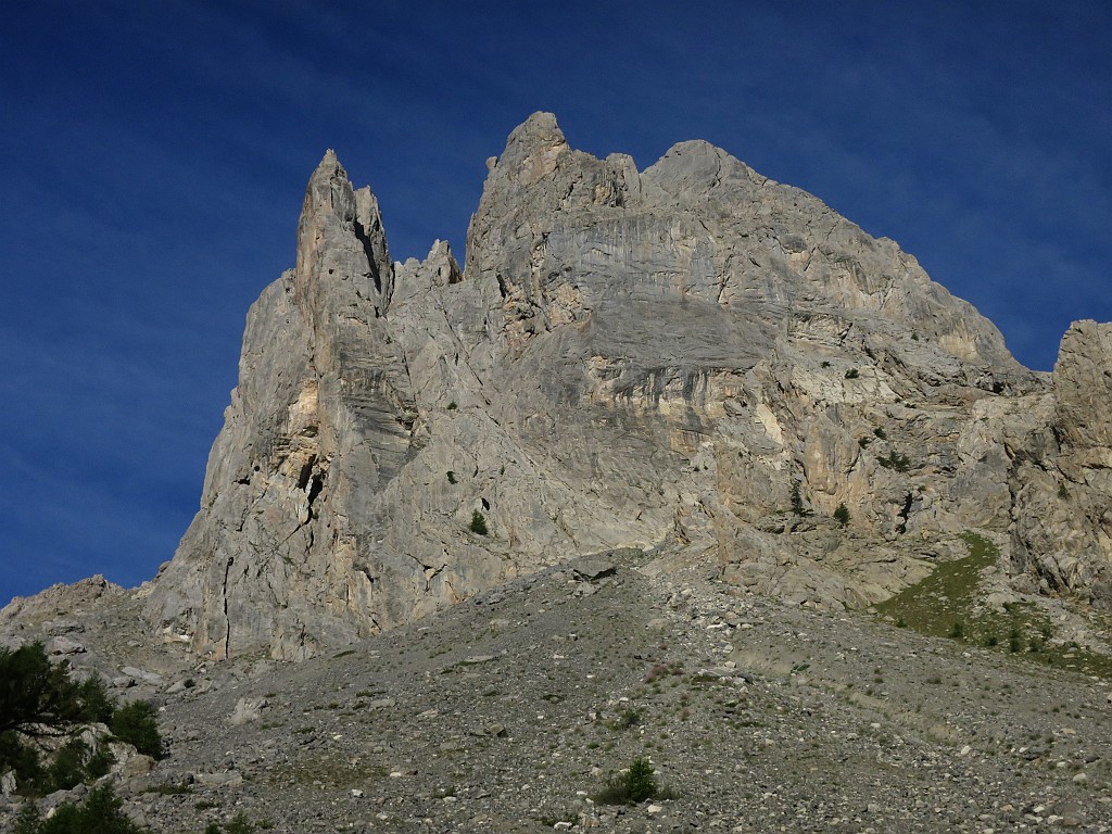 IMG_5552.JPG - Le Tenailles sull destra e Le Grann Doigt Central a sinistra