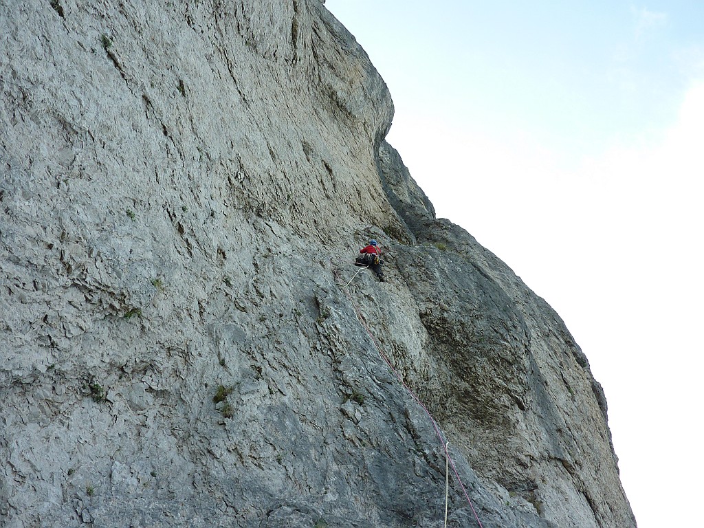 P1130851.JPG - La roccia è meno 'scagliosa' di quello che sembra a prima vista