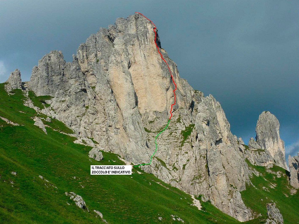 Relazione.jpg - Via nuova vista e salita da Saverio, ho avuto il piacere di partecipare all'apertura. FAHRENHEIT 451 si sviluppa sulla parete sud della Torre Cecilia.  