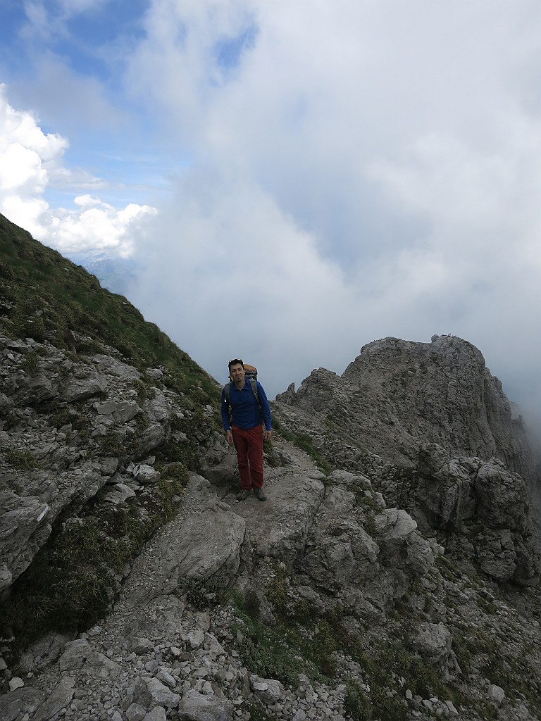 IMG_8690.JPG - Quattro passi e si raggiunge la cima