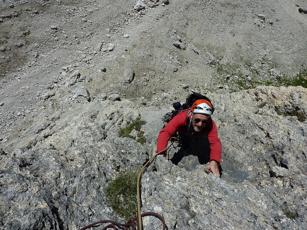 P1060529.JPG - Sul primo tiro. Attenzione che dallo schizzo non è evidente che si deve traversare parecchio a destra.