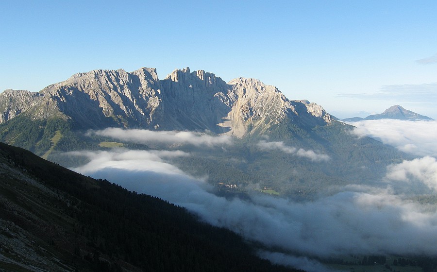 IMG_0003.JPG - Qualche nuvola bassa, per il resto il meteo promette bene.