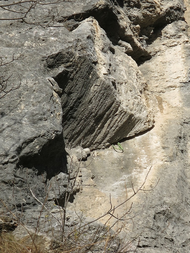 IMG_9907.JPG - La partenza della via 'Incontro superiore' fare attenzione che NON ci sono scritte ma la descrizione della relazione è precisa, difficile confonderla con altre vie nelle vicinanze.