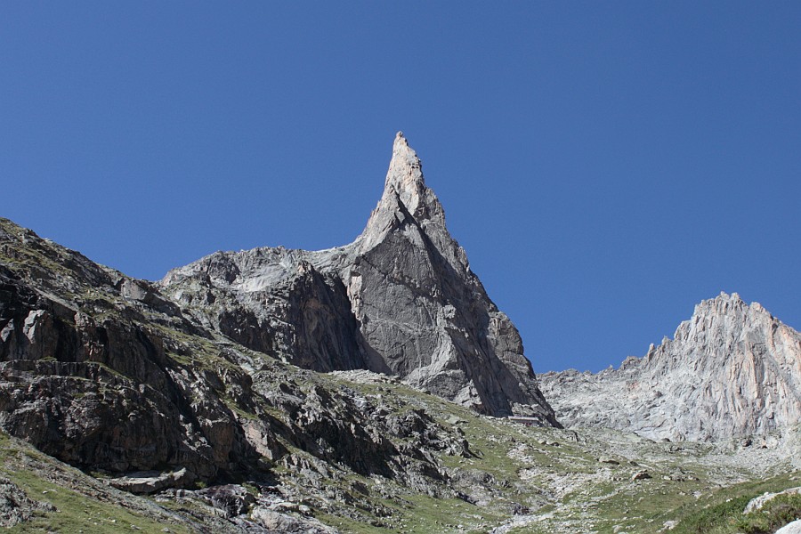 Dibona0086.JPG - La giornata si mantiene stupenda e ne approfittiamo per scattare un mucchio di foto