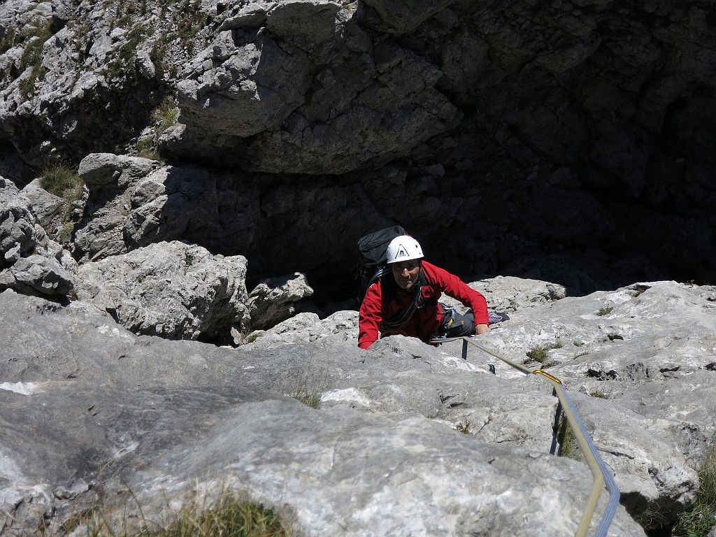 IMG_1963.JPG - Ezio sul prmo tiro. La relazione dello spigolo è reperibile qui http://www.scuolaguidodellatorre.it/relazioni/getRelazione.php?id=Grigna-TMM-viaSpigoloAntidorn