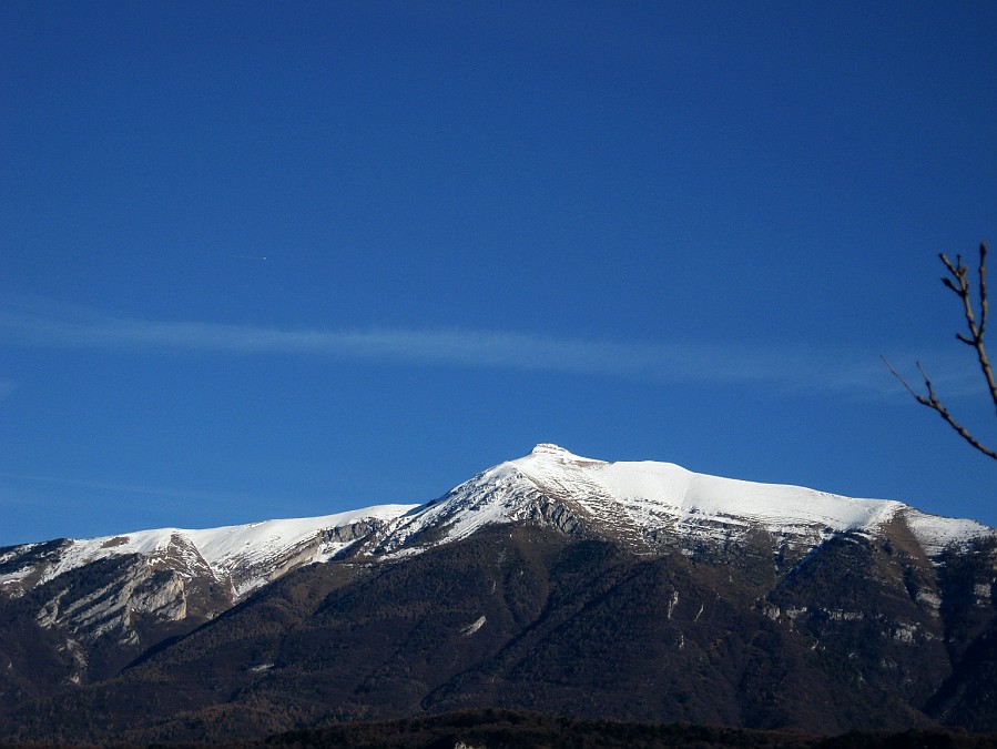 IMG_2047.JPG - Uno sguardo verso la prima neve autunnale e si scende ...