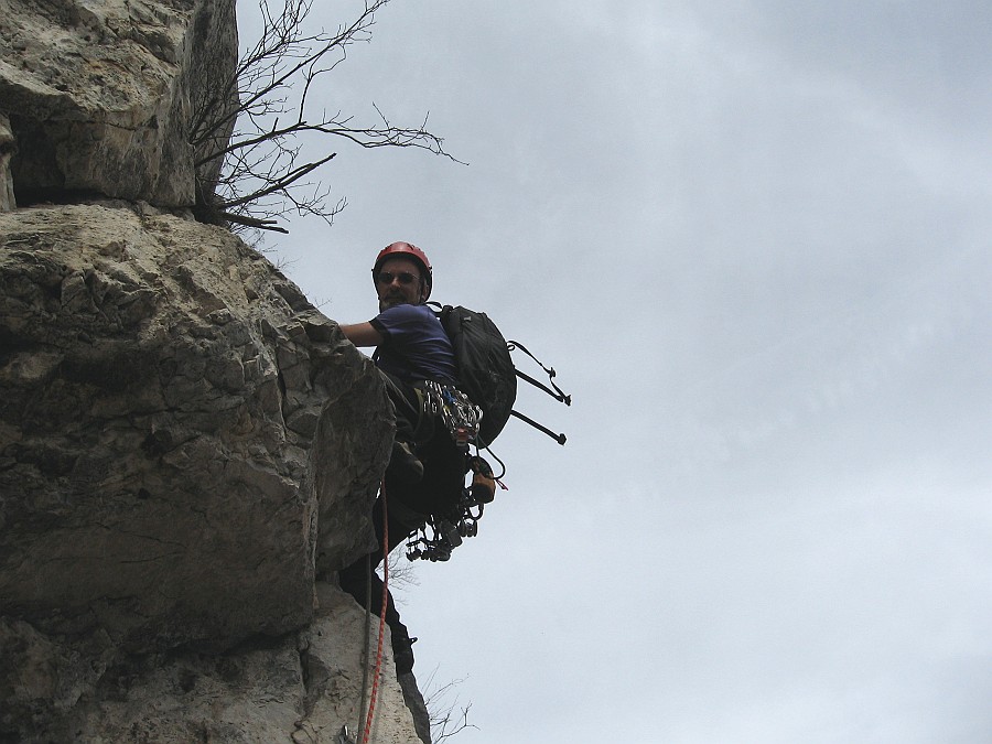 013.jpg - Sul passo chiave della via, al penultimo tiro