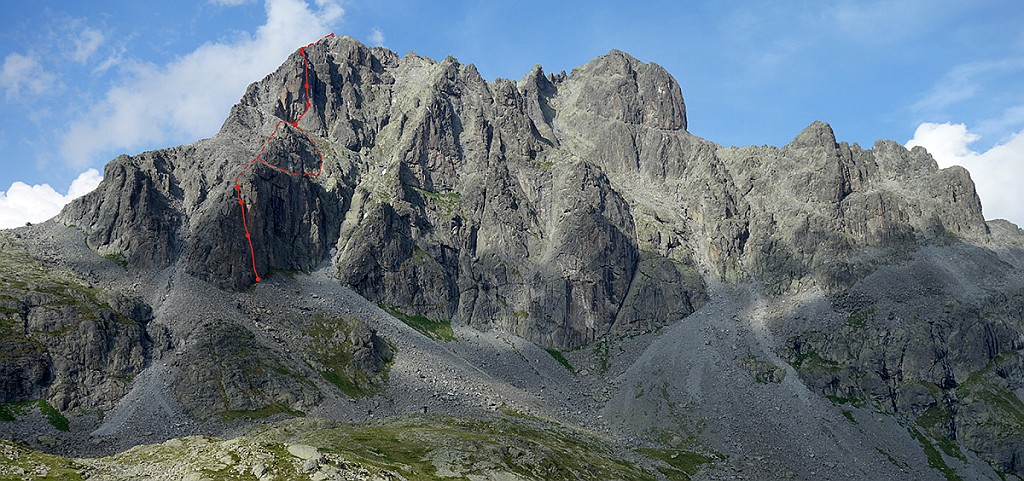 Cornone-di-Blumone-Via-dei-Pilastri-Rossi.jpg - Via corta ma interessante e su roccia ottima. Per l'avvicinamento dal Passo Crocedomini portarsi a Malga Cadino. Parcheggiar ein prossimità di una stradina ghiaiosa che si stacca sulla sinistra. La stradina è comunque percorribile in auto ma piuttosto dissestata. Proseguire per il passo della vacca e il rifugio Tita Secchi. Da li puntare alla evidente parete del Blumone Relazione qui http://www.scuolagraffer.it/Relazioni/AdamelloPresanella/CornoneBlumone_PilastriRossi.pdf. La foto sopra è presa da qui Via corta ma interessante e su roccia ottima. Per l'avvicinamento dal Passo Crocedomini portarsi a Malga Cadino. Parcheggiare in prossimità di una stradina ghiaiosa che si stacca sulla sinistra. La stradina è comunque percorribile in auto ma piuttosto dissestata. Proseguire per il passo della vacca e il rifugio Tita Secchi. Da li puntare alla evidente parete del Blumone Relazione qui http://www.scuolagraffer.it/Relazioni/AdamelloPresanella/CornoneBlumone_PilastriRossi.pdf  . La foto sopra è presa da qui https://redclimber.it/wp-content/uploads/2017/07/Cornone-di-Blumone-Via-dei-Pilastri-Rossi.jpg