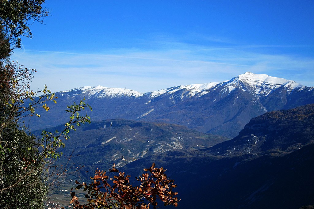 IMG_0659.JPG - Panorama dall'attacco della via