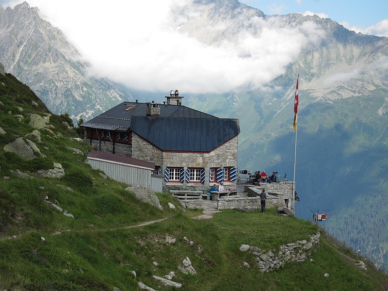 IMG_0506.JPG - Un ultimo sguardo al rifugio, accogliente si ma che non brilla certo per la qualità del cibo! Si torna a casa dopo tre splendidi giorni in compagnia di Andrea. Posto che invita senz'altro al ritorno 