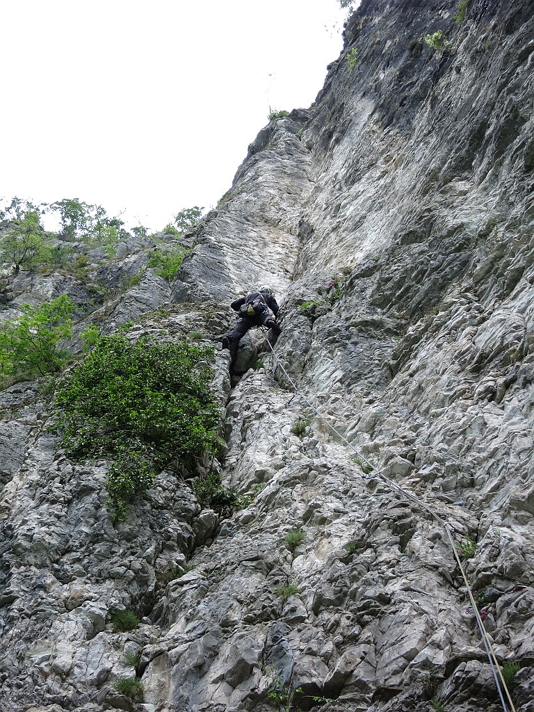 IMG_0171.JPG - Saverio verso la base del diedro