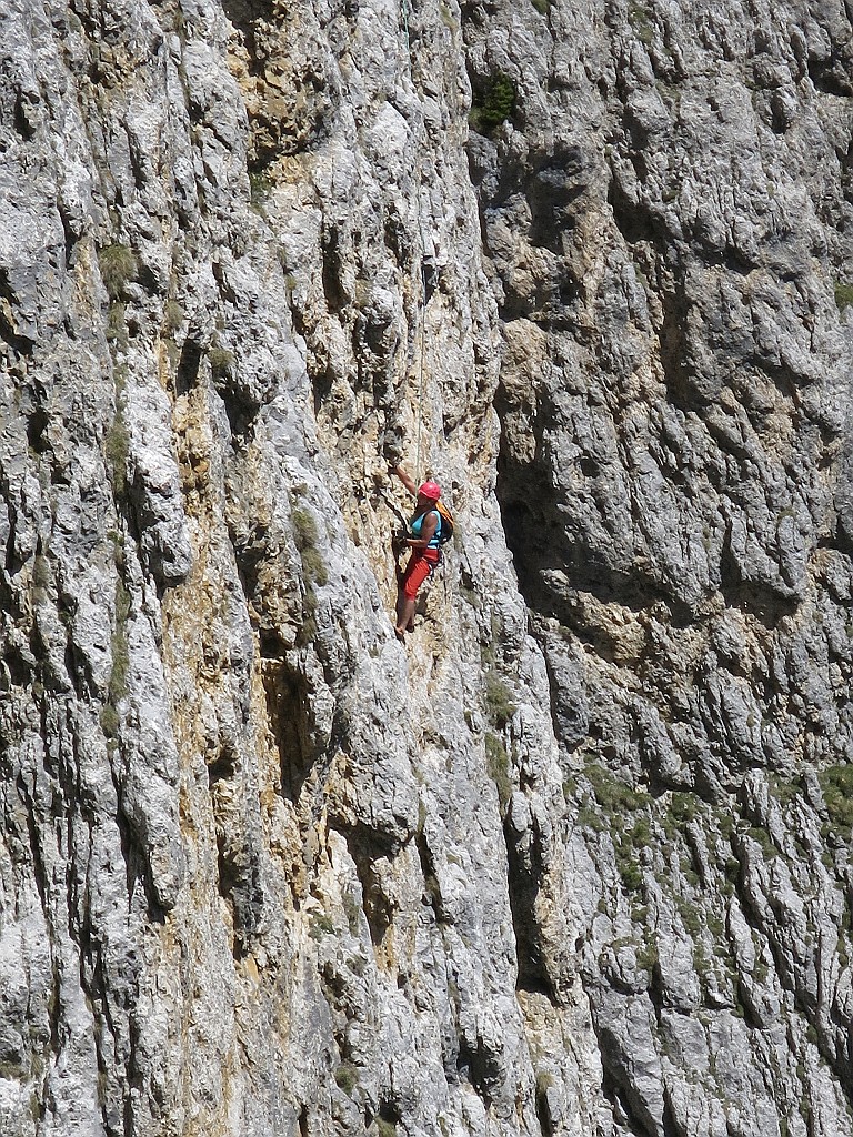 IMG_7378.JPG - Alpinisti su altra via