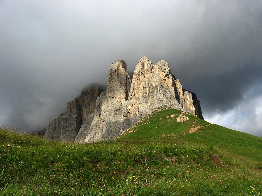 IMG_3020.JPG - Il meteo non è dei migliori, ieri ha diluviato ma una tranquillla vietta pomeridiana sulla I Torre del Sella ci sta tutta