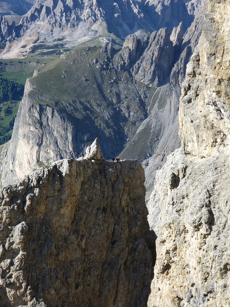 IMG_7340.JPG - Alpinisti sulla seconda torre