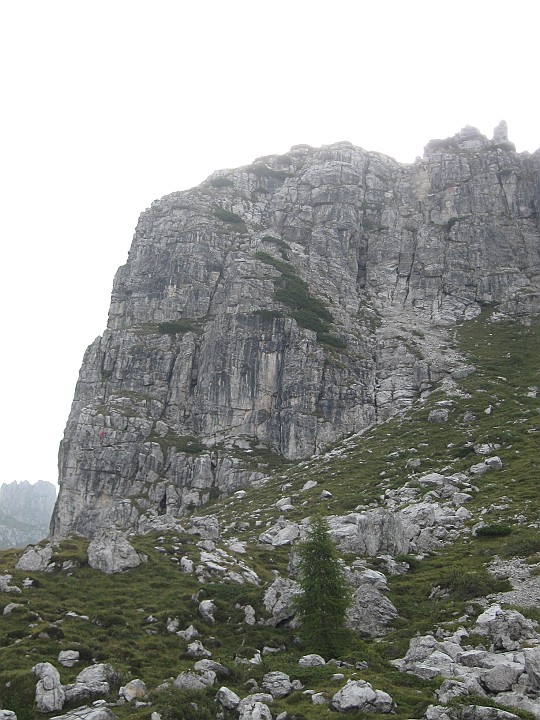 IMG_9010.JPG - L'avancorpo dello Zucco del Barbisino. Il meteo non è al top, comunque ha tenuto