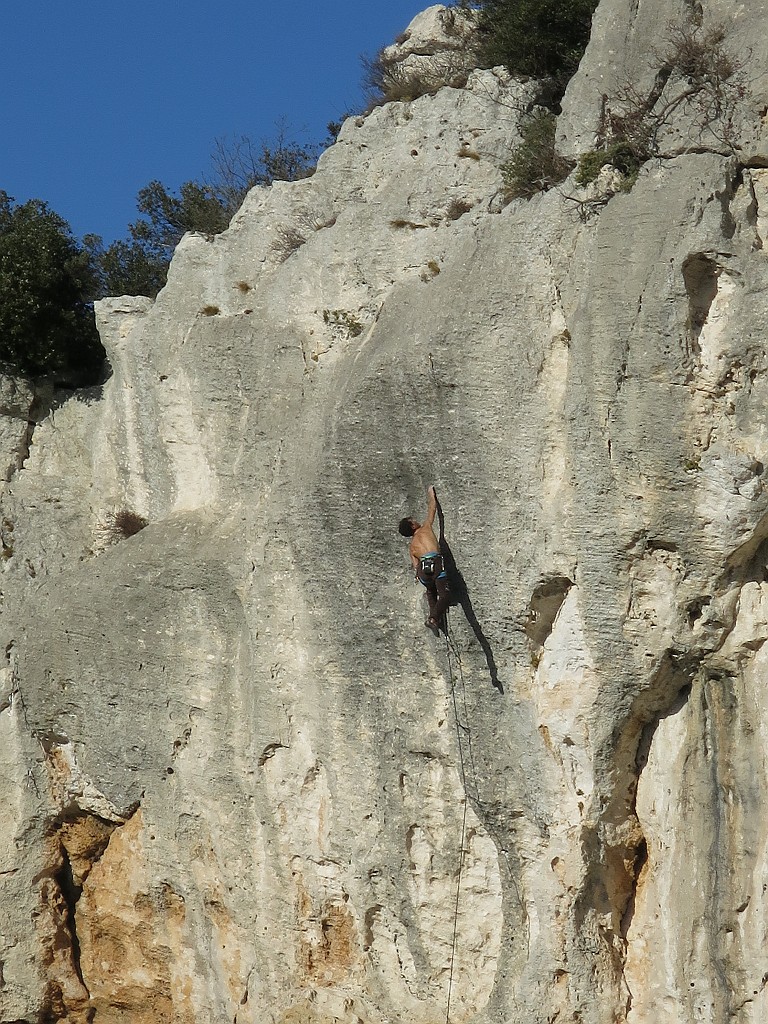 IMG_8102.JPG - Climber su falesia vicina