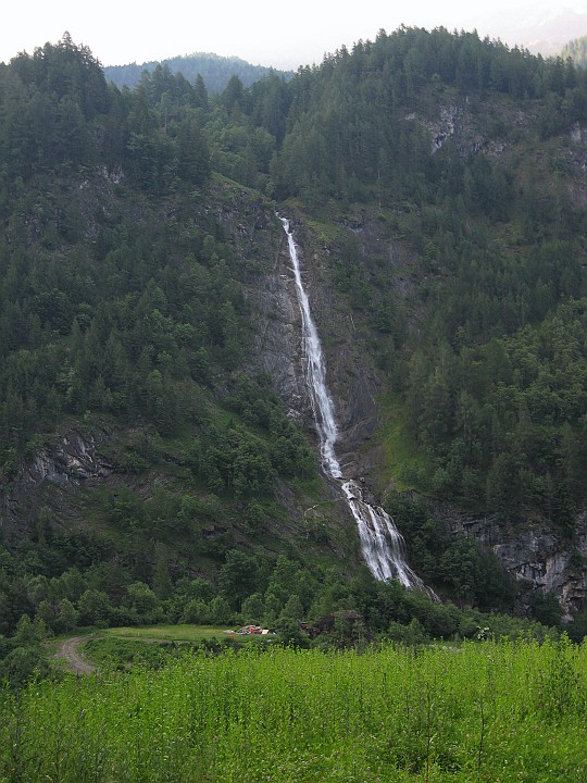 IMG_0782.JPG - La cascata Zombi, lungo la strada per Campo Moro