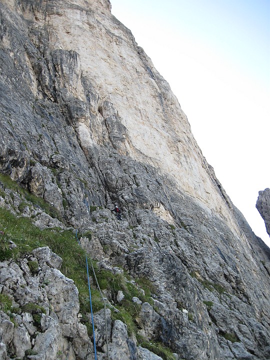 IMG_8282.JPG - Filippo sul primo tiro, verso il diedro.