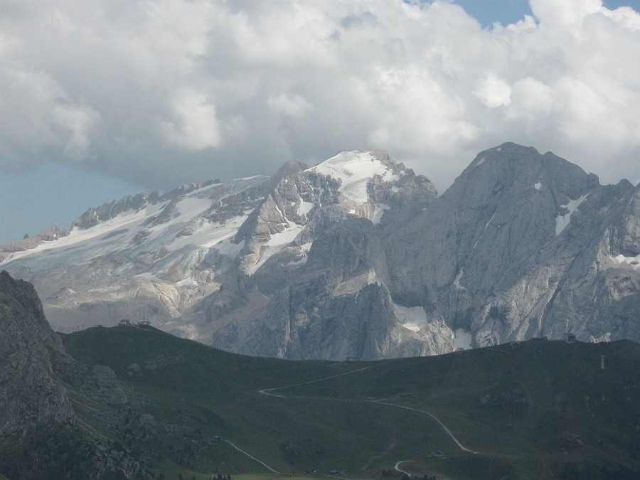 IMG_8985.JPG - Qualche nuvola sulla Marmolada ma niente di preocupante