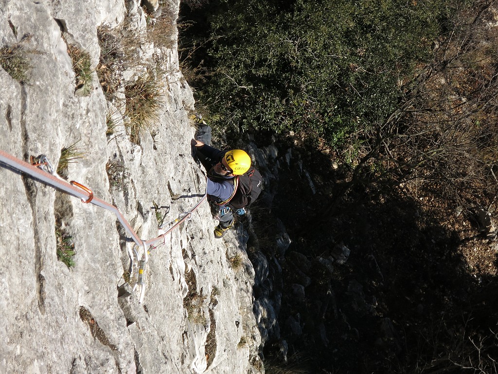 IMG_2304.JPG - Iniziamo l'anno arrampicatorio sulla facile 'Evitando el frio' anche se di frio ne prendiamo veramente tanto !