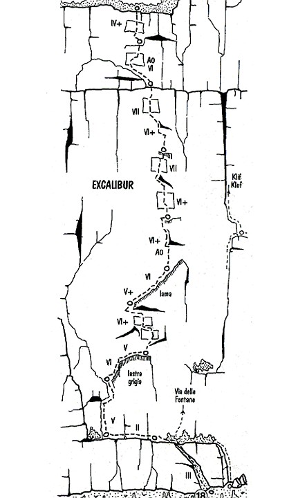 relazione.gif - 21 Settembre ma sembra autunno inoltrato. Visto il nuvolo e le basse temperature optiamo per Arco. Excalibur è una gran bella via aperta in stile classico in gran parte a chiodi e qualche spit. Ben chiodata ma molto dura, parecchi passi oblligati e poche posibilità di integrare la chiodatura.