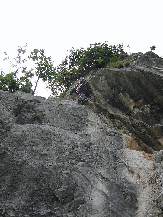 IMG_0771.JPG - Anche i tiri finali sono su roccia ottima