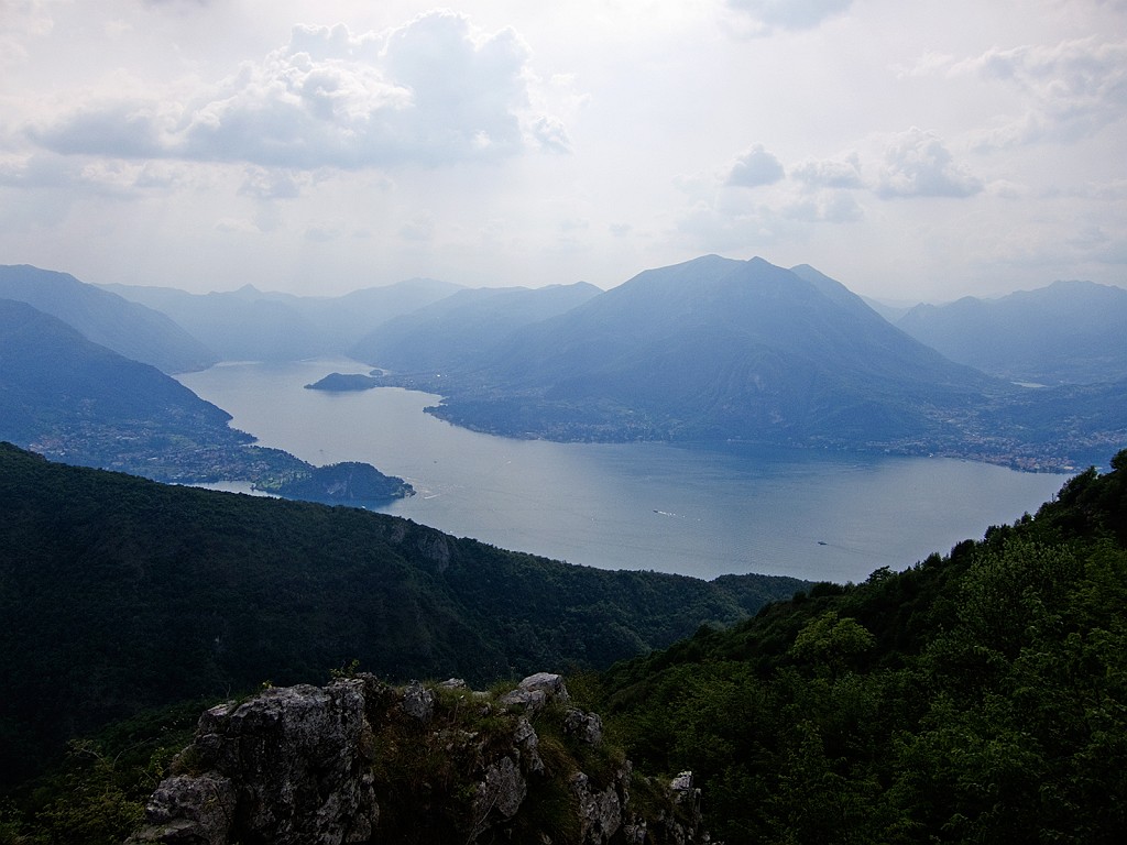 IMG_4150.jpg - Un'occhiata al lago dalla cima