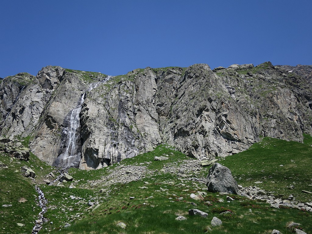 IMG_0791.JPG - La bella bastionata in una giornata meravigliosa e senza nebbie 