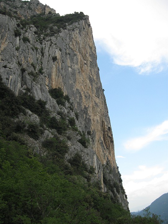 IMG_8060.JPG - Vista di lato del paretone