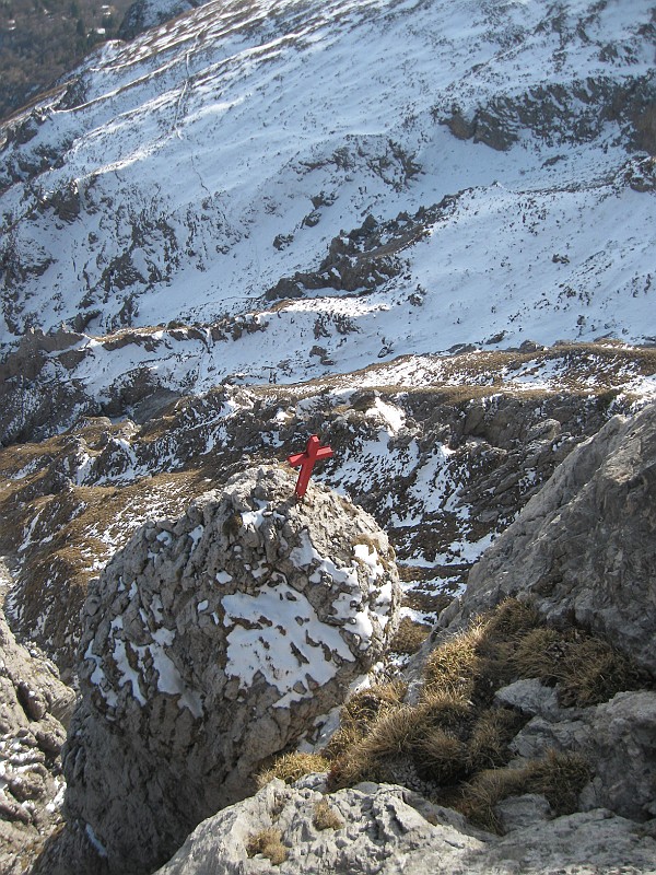 IMG_9615.JPG - Bel panorama e pareti solitarie