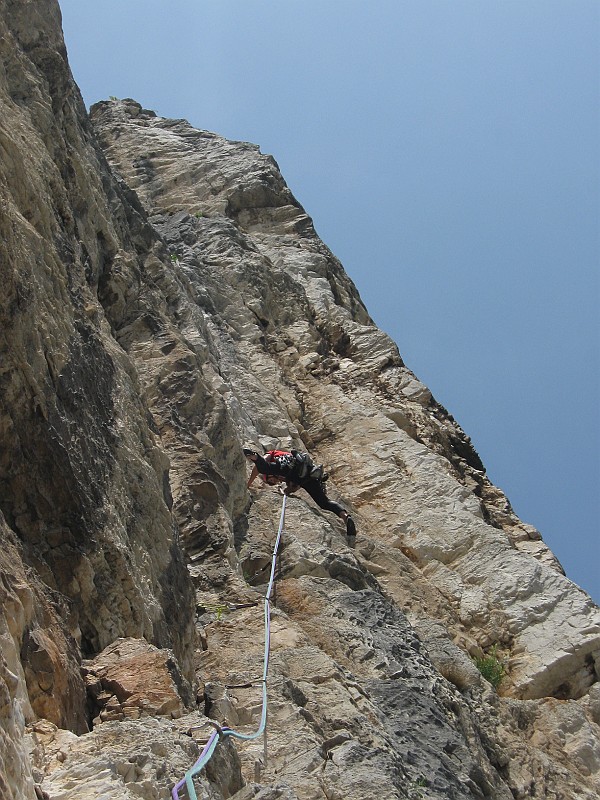 IMG_0051.JPG - Arrampicata bella ateletica su roccia ottima