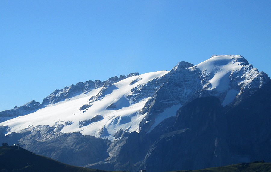 IMG_1517.JPG - La giornata è bella fresca e non sappaimo deciderci a partire, ne approfitto per qualche foto, qui la Nord della Marmolada