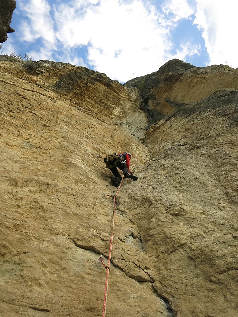 IMG_7007.JPG - Sul secondo tiro, lama e fessurina non banale