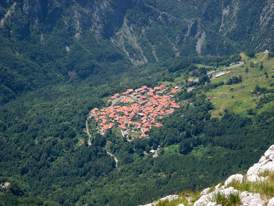 IMG_1113.JPG - Il paesino di Vinca