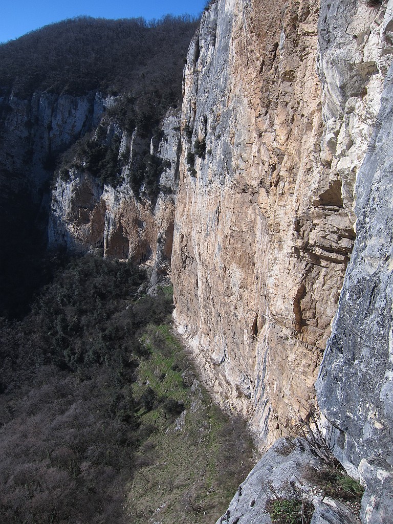 IMG_3725.JPG - Vista sulla parete dal 1 tiro