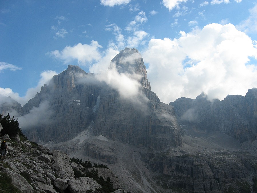 IMG_1629.JPG - Finalmente meteo stabile !  Si ritorna in Brenta e stavolta per una bella via impegnativa.