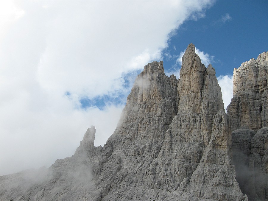 IMG_8792.JPG - Un'occhiata verso le torri