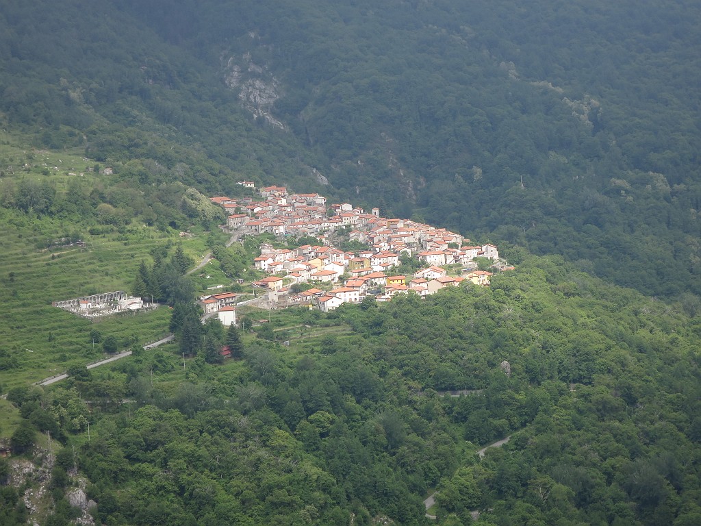 IMG_0540.JPG - Vista sul paese di Vinca