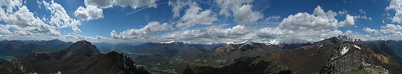 PanoramaDentiVecchia.jpg - Panorama dalla cima. Visibile in versione ad alta risluzione e navigabile qui http://www.trafoconsult.com/panoramiche/PanoramaDentiVecchia/