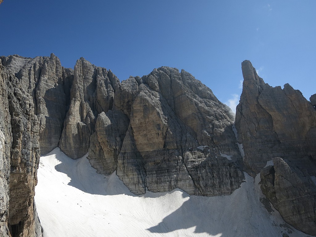 IMG_0914.JPG - Giornata stupenda col sole che illumina le cime